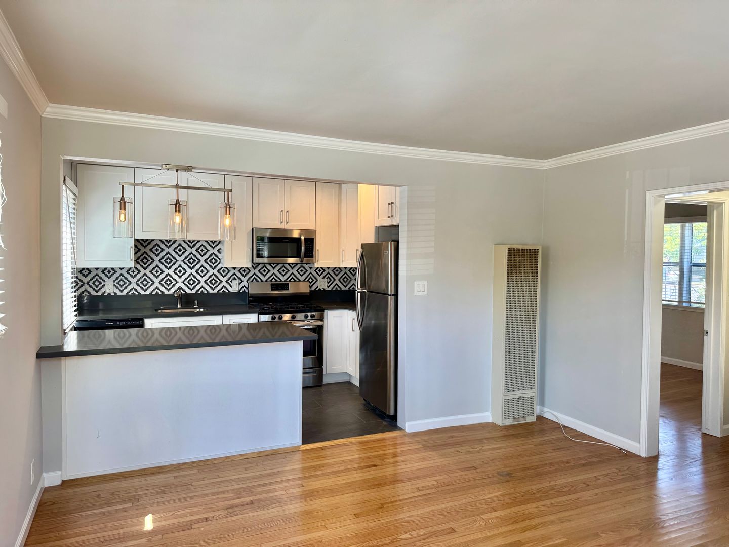 Venice Apartment: 1121-1139 Amoroso Pl