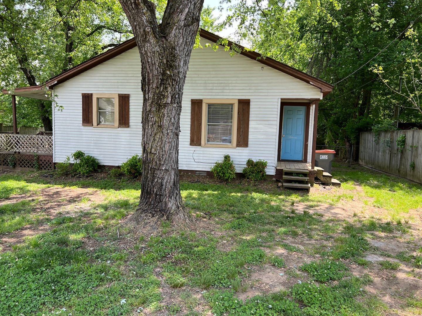 Greenwood House: 407 W Henry St