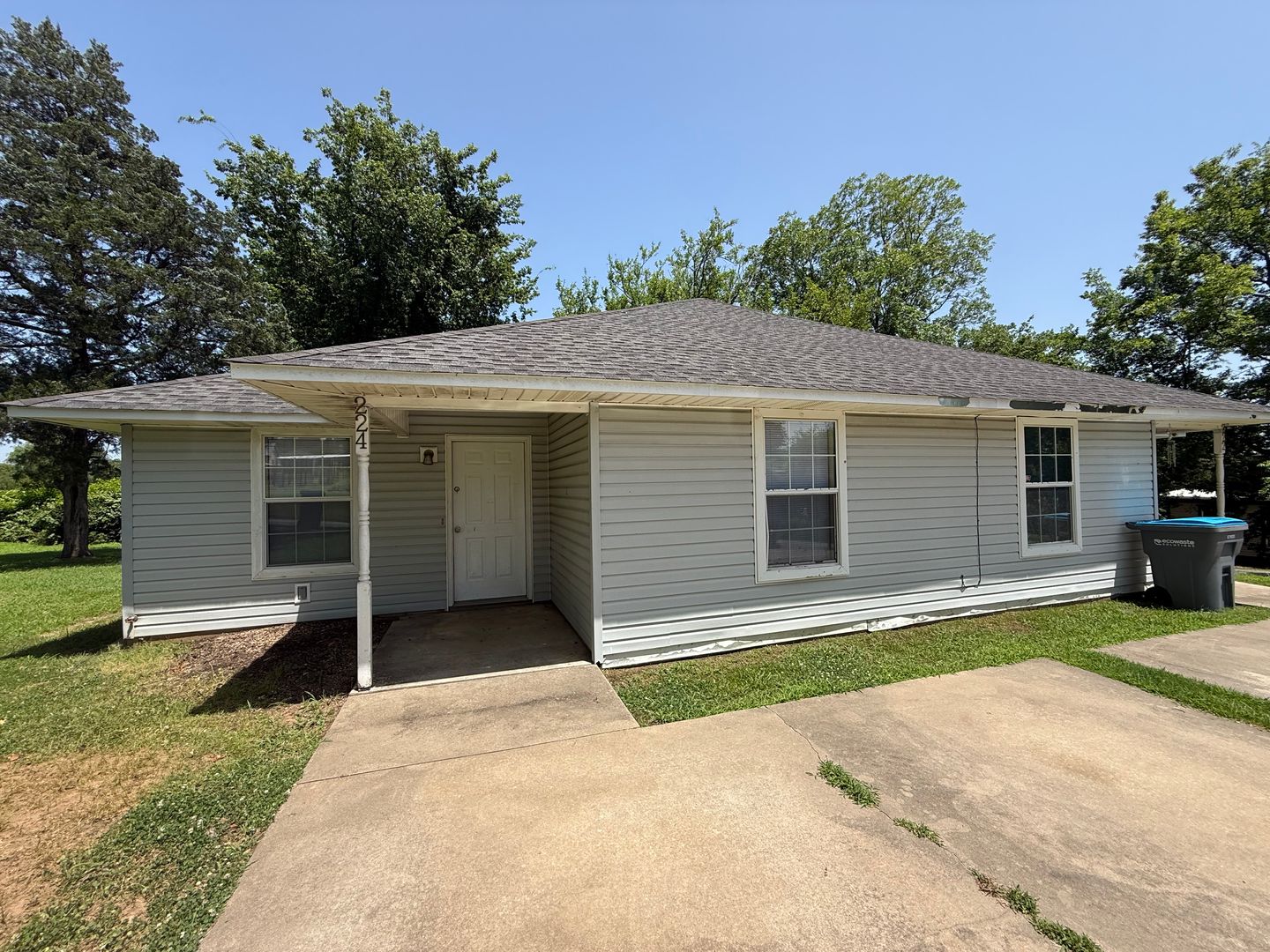 Van Buren Apartment: 222 & 224 Cane Hill