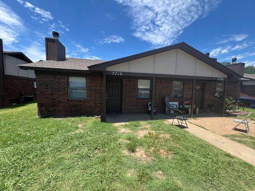 2 Bed 1 Bath Duplex. Yard Care Included. – photo 1