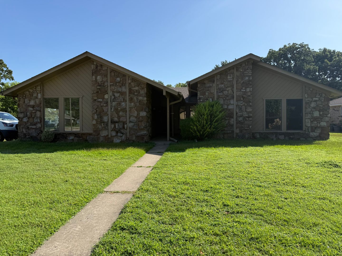 Fort Smith House: 9317 Belhaven View