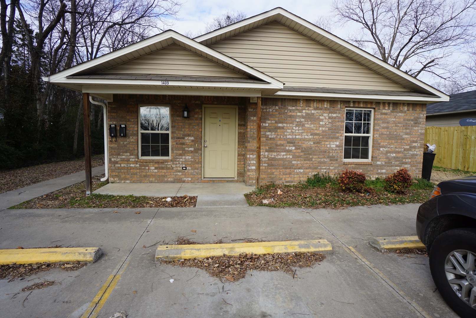 Van Buren Apartment: 1409 Poplar St