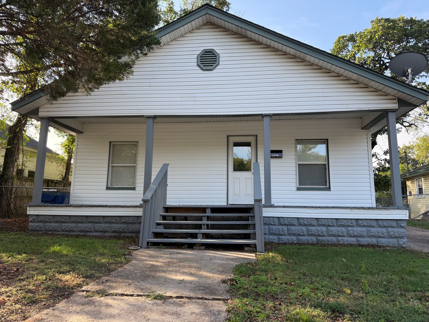 Fort Smith House: 1906 S Q St