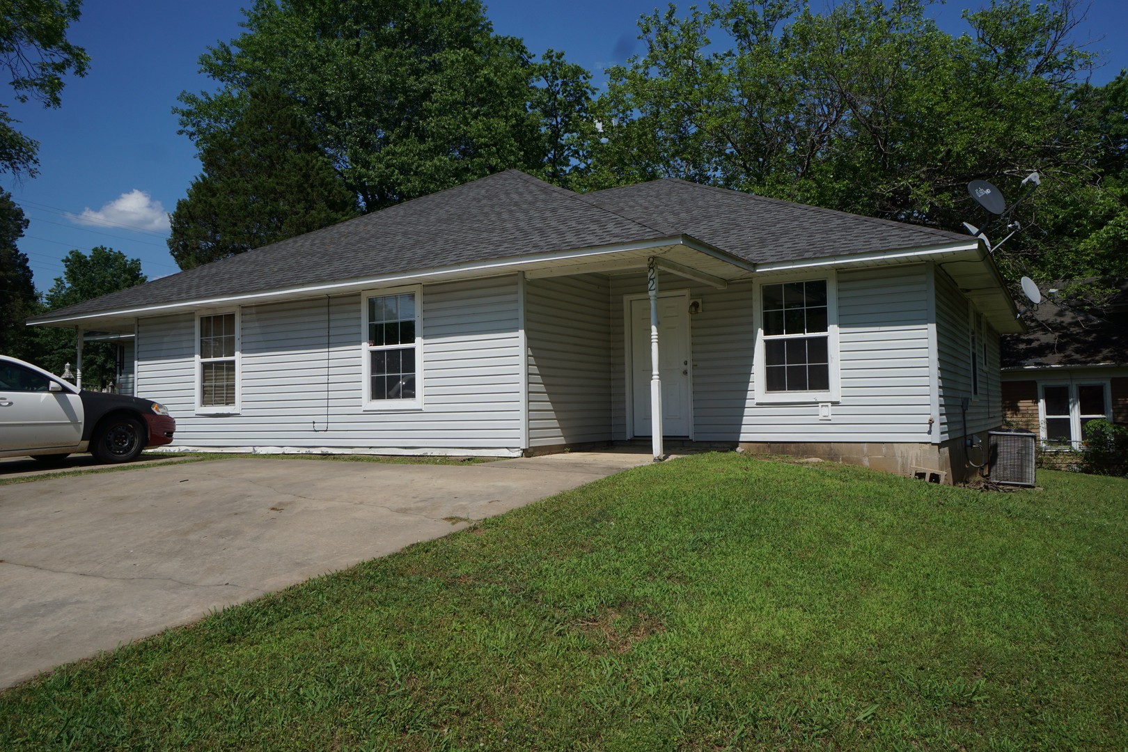 Van Buren Apartment: 222 & 224 Cane Hill