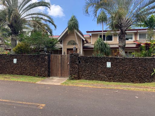 Great Kahana Home- 50 yards to the beach!