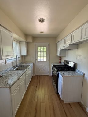Renovated 3-Bedroom Home – photo 1