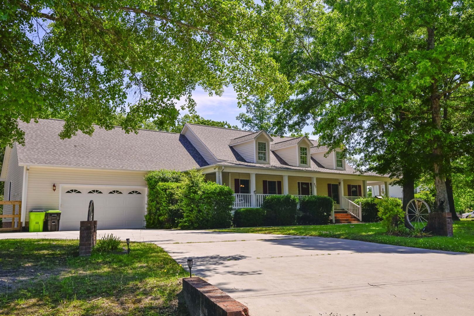 Jacksonville House: 237 Riverbend Rd.