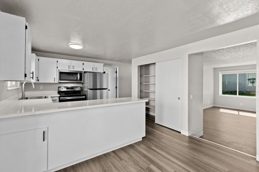 One of the largest 2 bedrooms in the area with 1.5 bathrooms and 1100 square feet plus your own laundry room with full size washer/dryer – photo 1