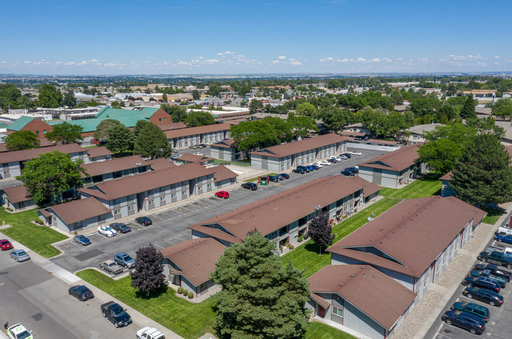 We are preleasing our 3 bedroom for a September 10 move in! Rare opportunity to have an end unit with no one above you and your own front yard! – photo 1