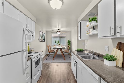 Spacious 2 bedroom 1 bath apartment ready for move in now! – photo 1