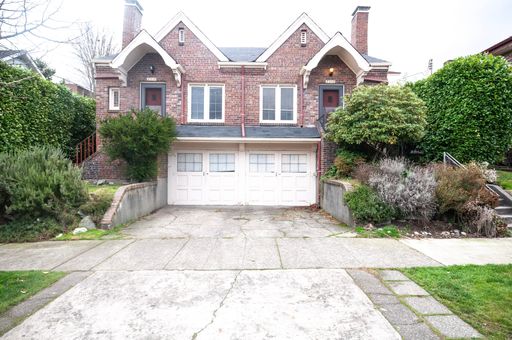 Charming Lake Union 2BR Bungalow + Finished Basement & Garage – photo 1