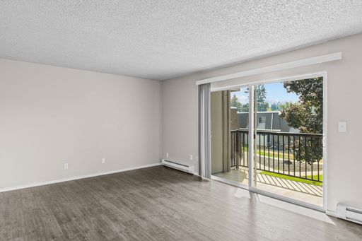 3-bedroom Townhouse with Washer and Dryer! – photo 1
