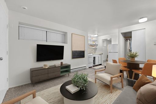 Unique U-District 1BR + Den | Ground Floor – photo 1