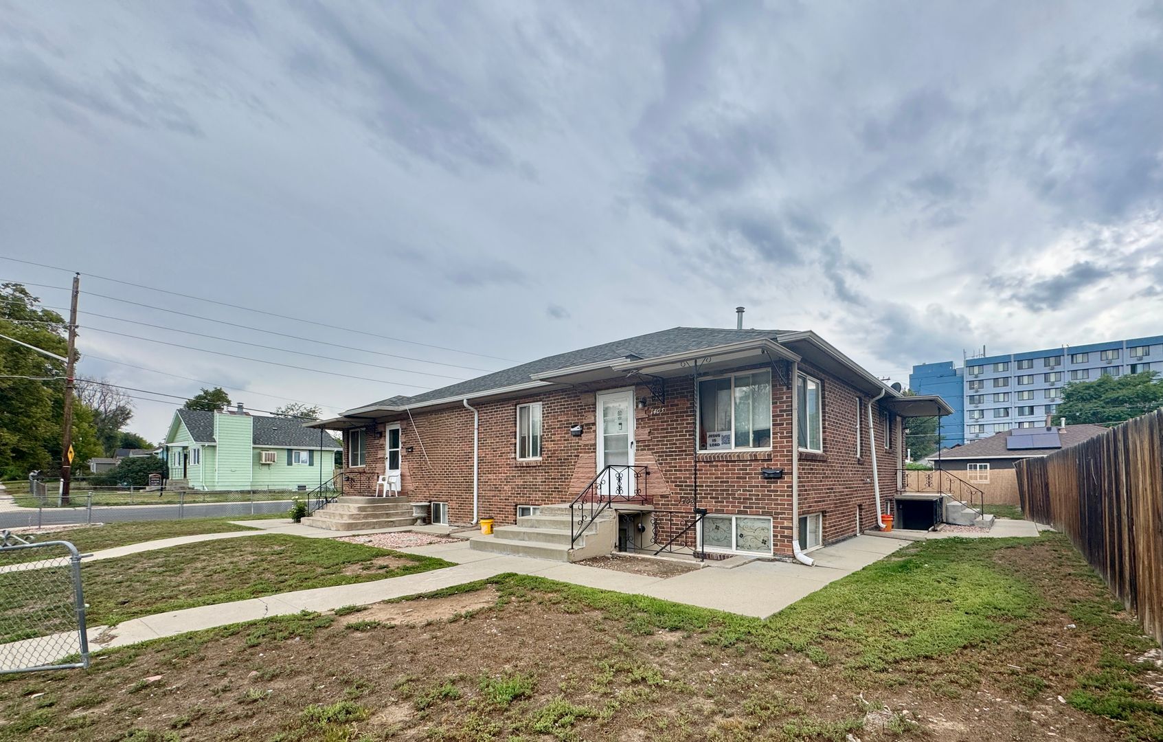 Aurora Apartment: 1401 Elmira St