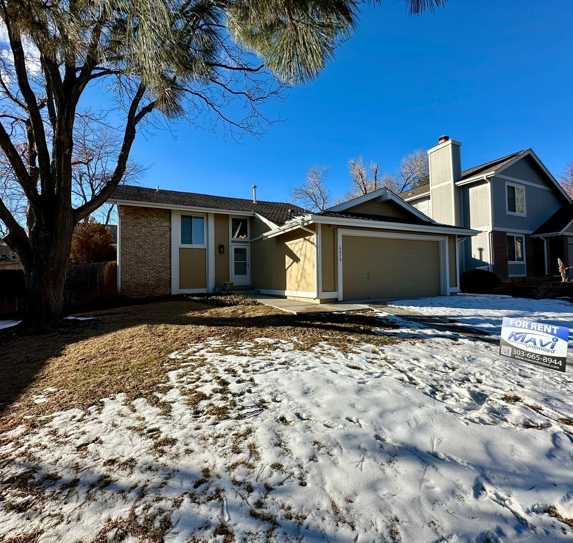 Englewood House: 6079 S Kenton Way