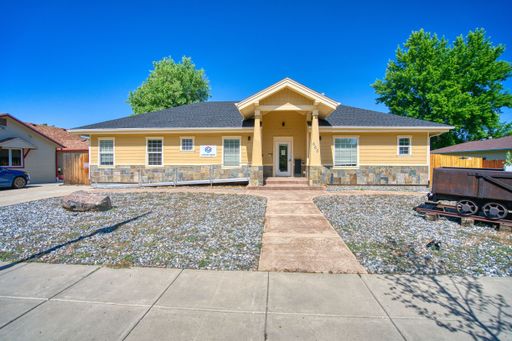 Commercial Space for Lease – $860/Month (All Utilities Included)