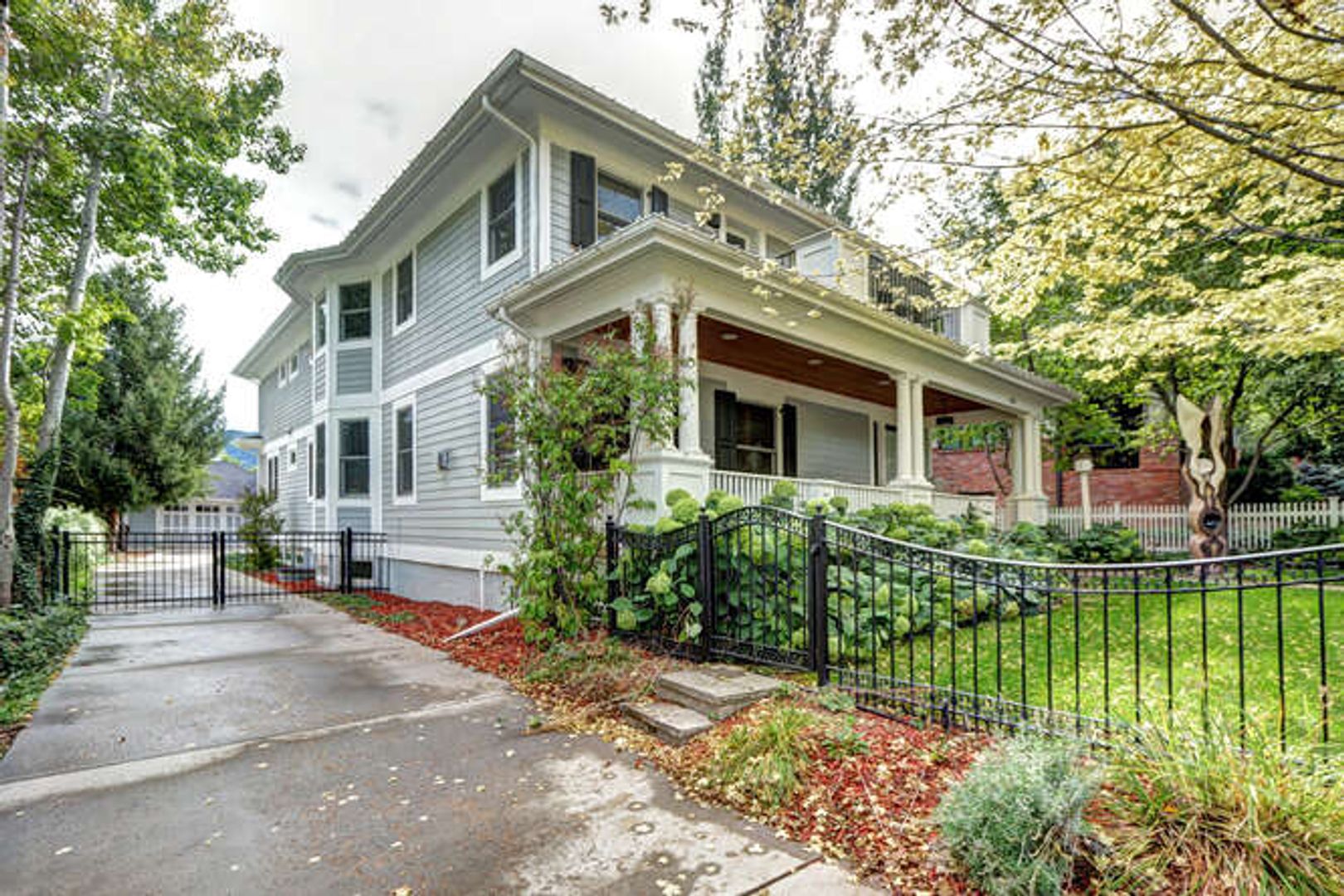 Boulder House: 510 Hawthorn Ave