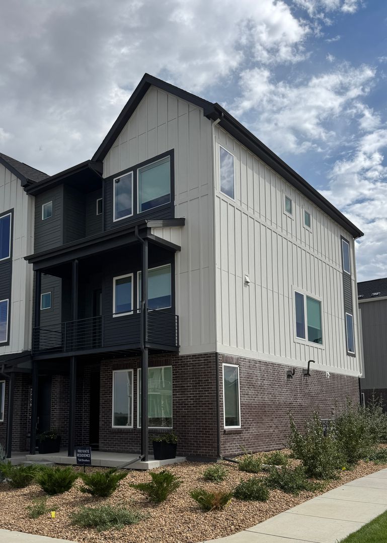 Erie House: 706 Saddle Dr