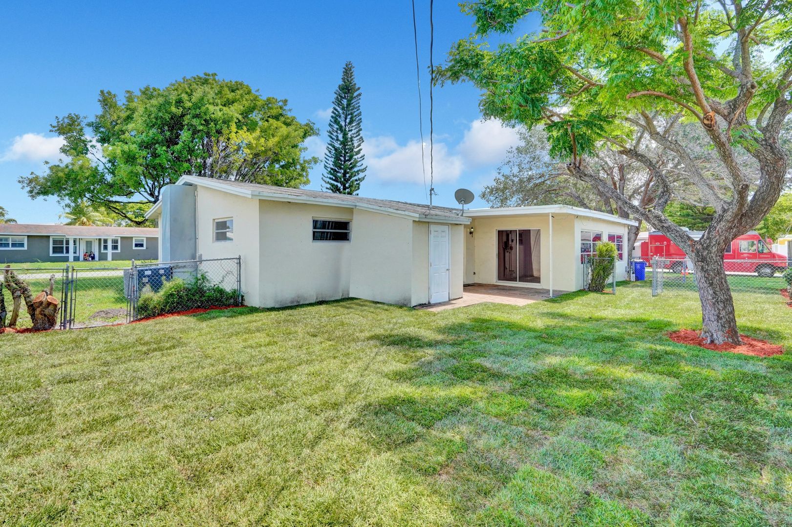 Deerfield Beach House: 113 SE 14th ST