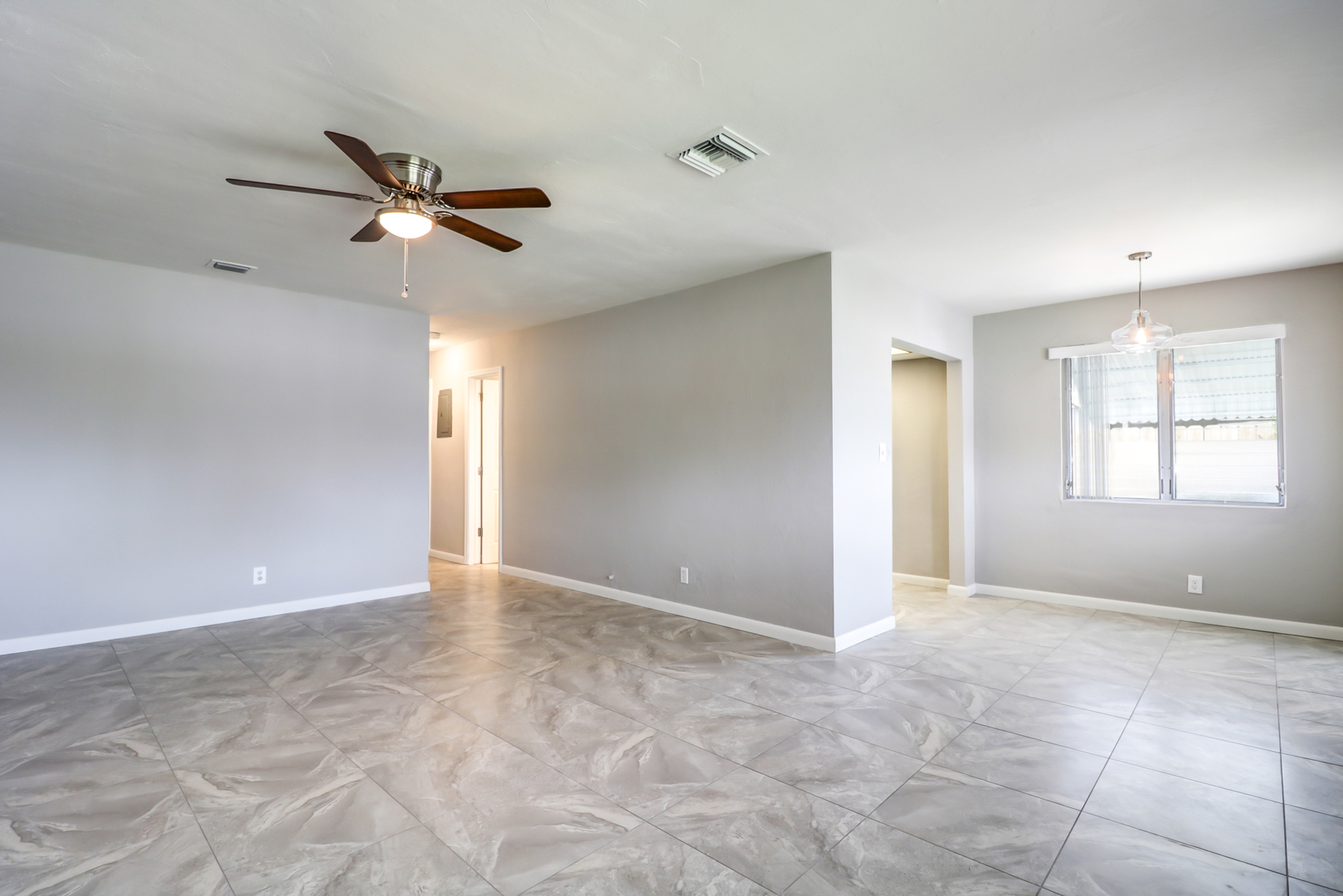 Oakland Park House: 260 NE 58th St