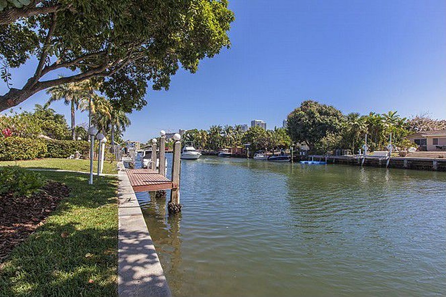 Hallandale Beach House: 631 Oleander Drive