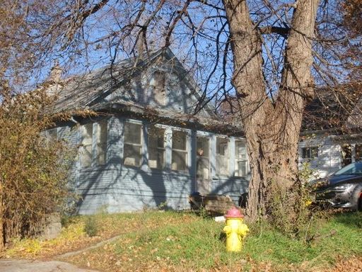 2 bed 1 bath off street parking $1150 – photo 1