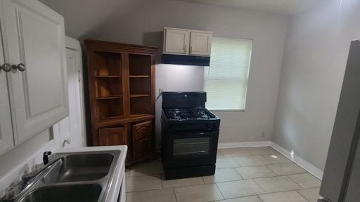 Large 2 bed 1 bath Apartment – photo 1