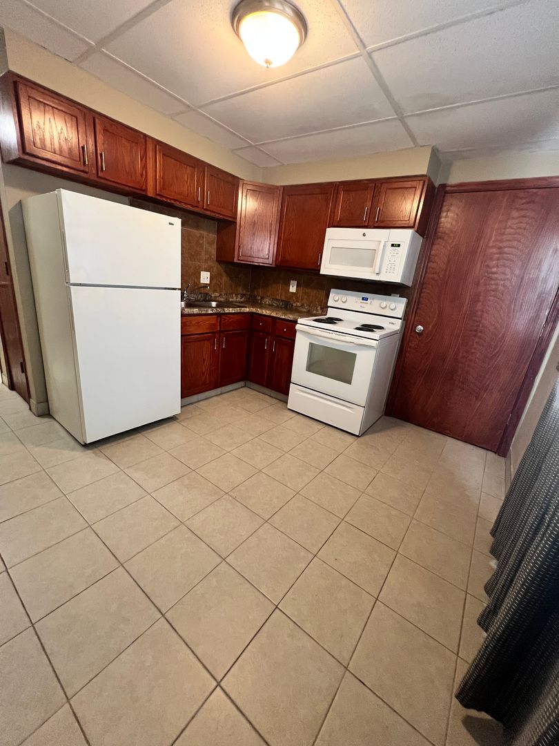Bellevue Apartment: 6917 S 39 Ave