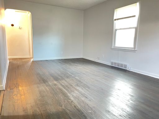 MOVING SPECIAL!!! - Nicely updated 3 bedrooms 1 bathroom with off street parking – photo 1