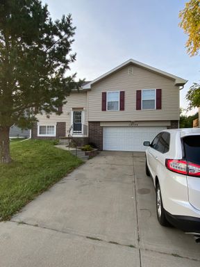 3 Bedroom/ 2 Bathroom $1895 – photo 1