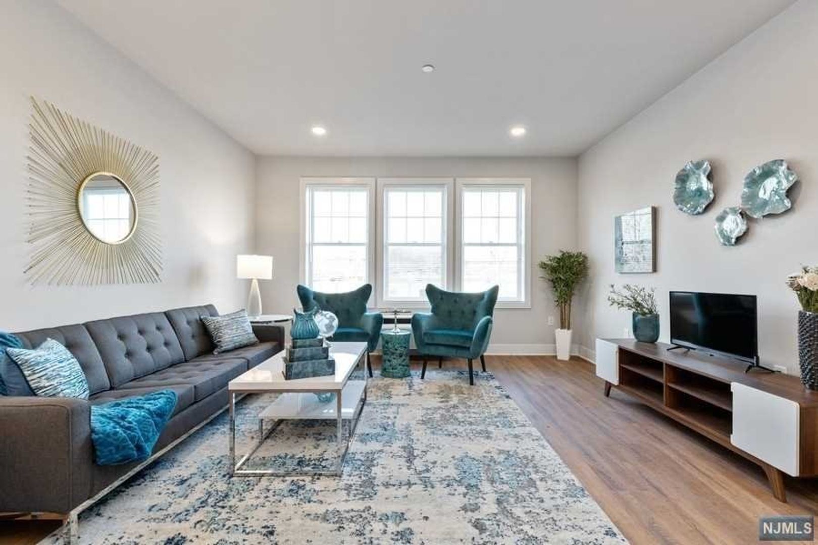 Saddle Brook Apartment: 500-502 Van Bussum Avenue