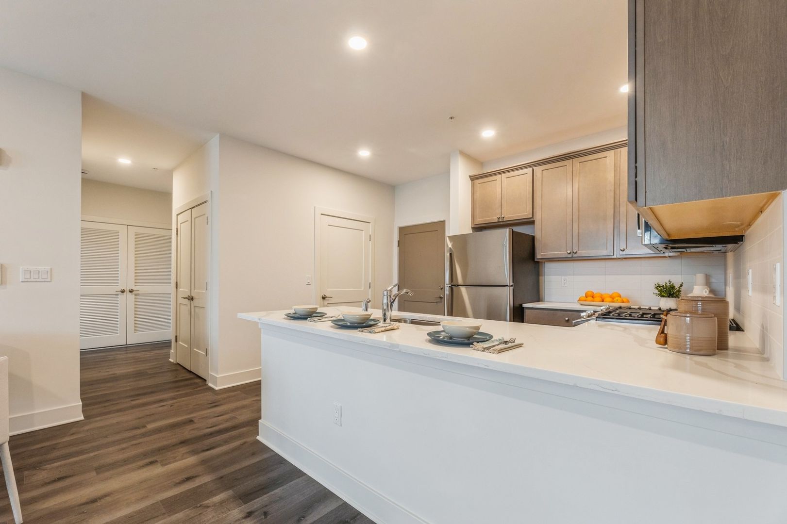 Saddle Brook Apartment: 500-502 Van Bussum Avenue