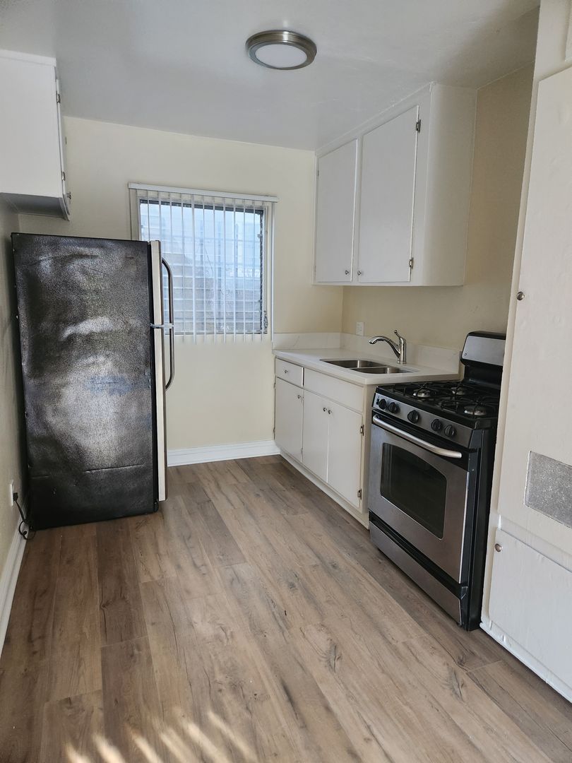 Los Angeles Apartment: 1211 W. 37th Pl.
