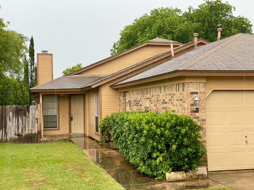 Well-Maintained N. Austin 2/2 - Easily Accessible Location – photo 1