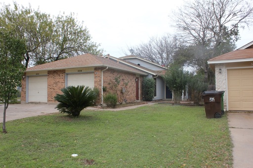 Updated, Cute and Cozy 2/2 Duplex for Lease – photo 1