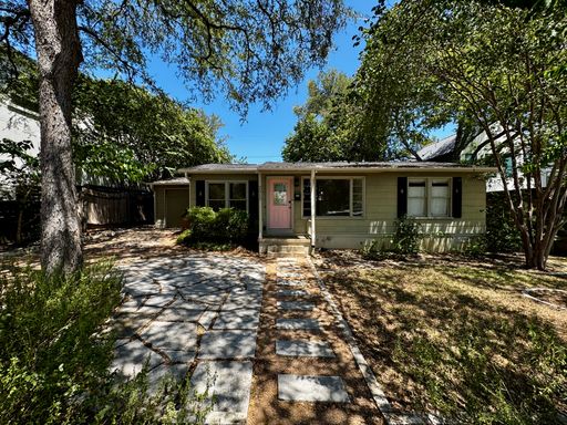 Charming Zilker Bungalow w/ Awesome Backyard Patio Ready for Lease – photo 1