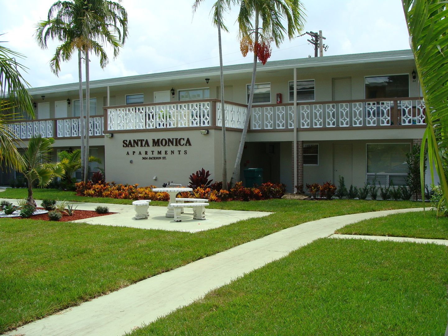 Hollywood Apartment: 3624 Jackson Street