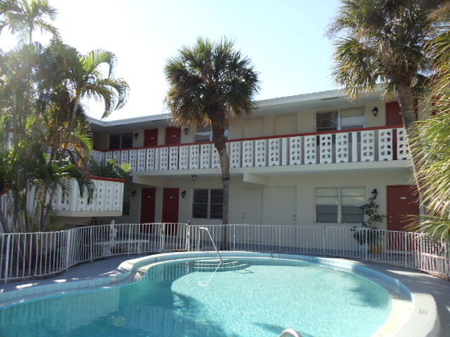Pompano Beach Apartment: 1017 SE 22nd Avenue - 105