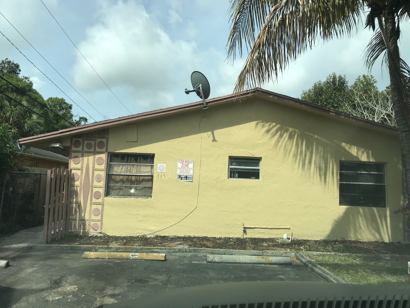 FORT LAUDERDALE Apartment: 715 SW 15 AVE