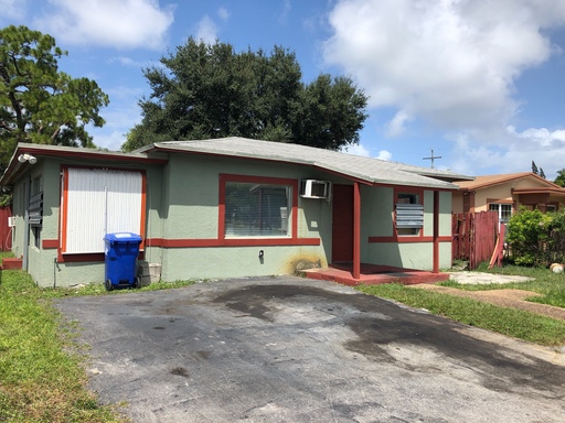Large 3-1/2 house – photo 1