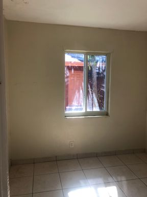 Nice 2-1 apartment with impact windows – photo 1