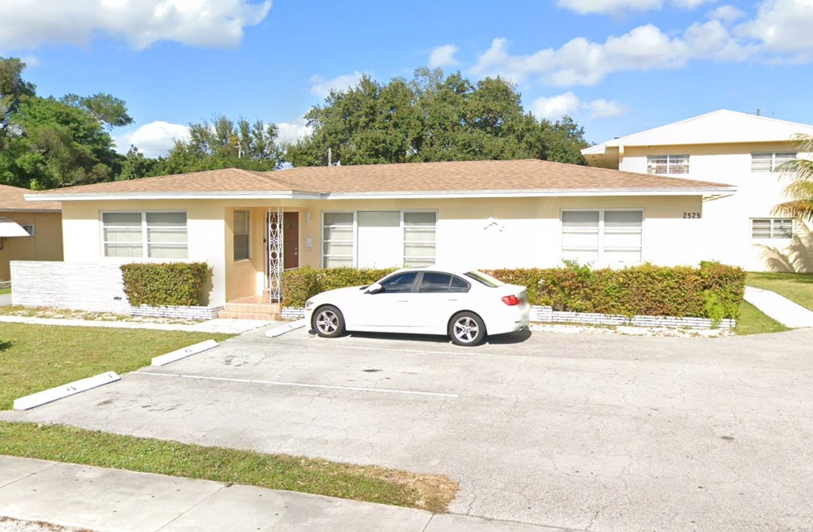 HOLLYWOOD Apartment: 2525 PIERCE ST