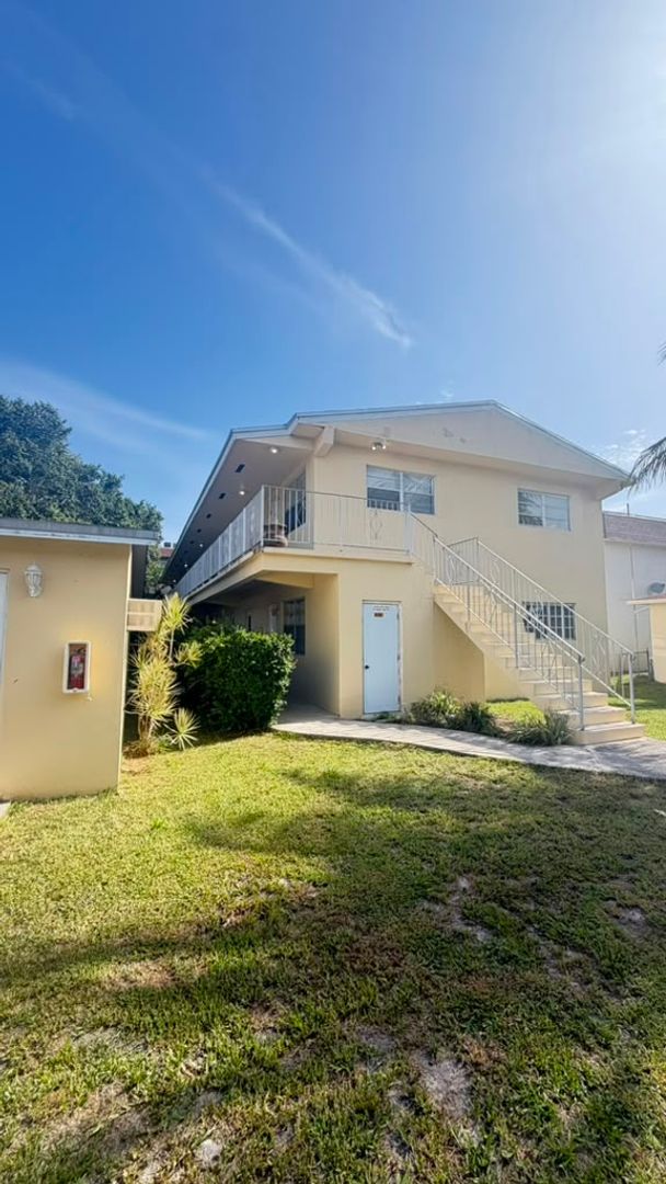 HOLLYWOOD Apartment: 2525 PIERCE ST