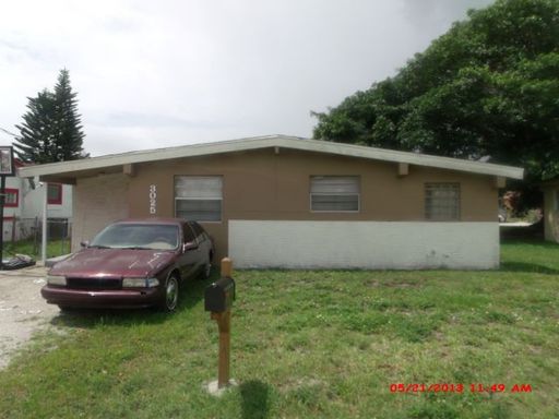 Nice 3-1 house next to SWAP SHOP – photo 1