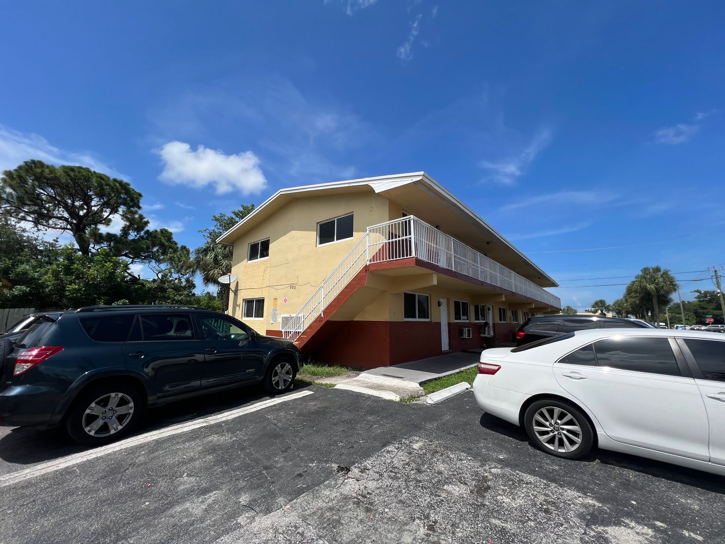 FORT LAUDERDALE Apartment: 800 NW 11 AVE