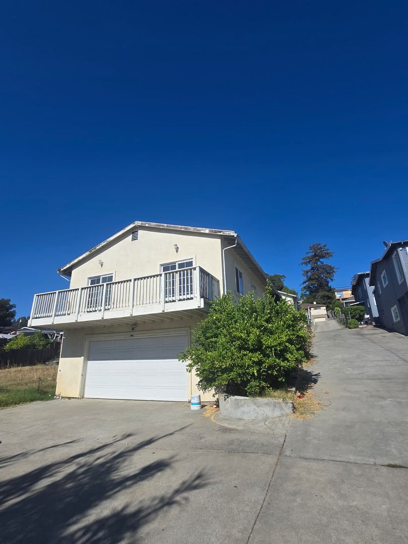 Oakland Apartment: 8027 Ney Avenue