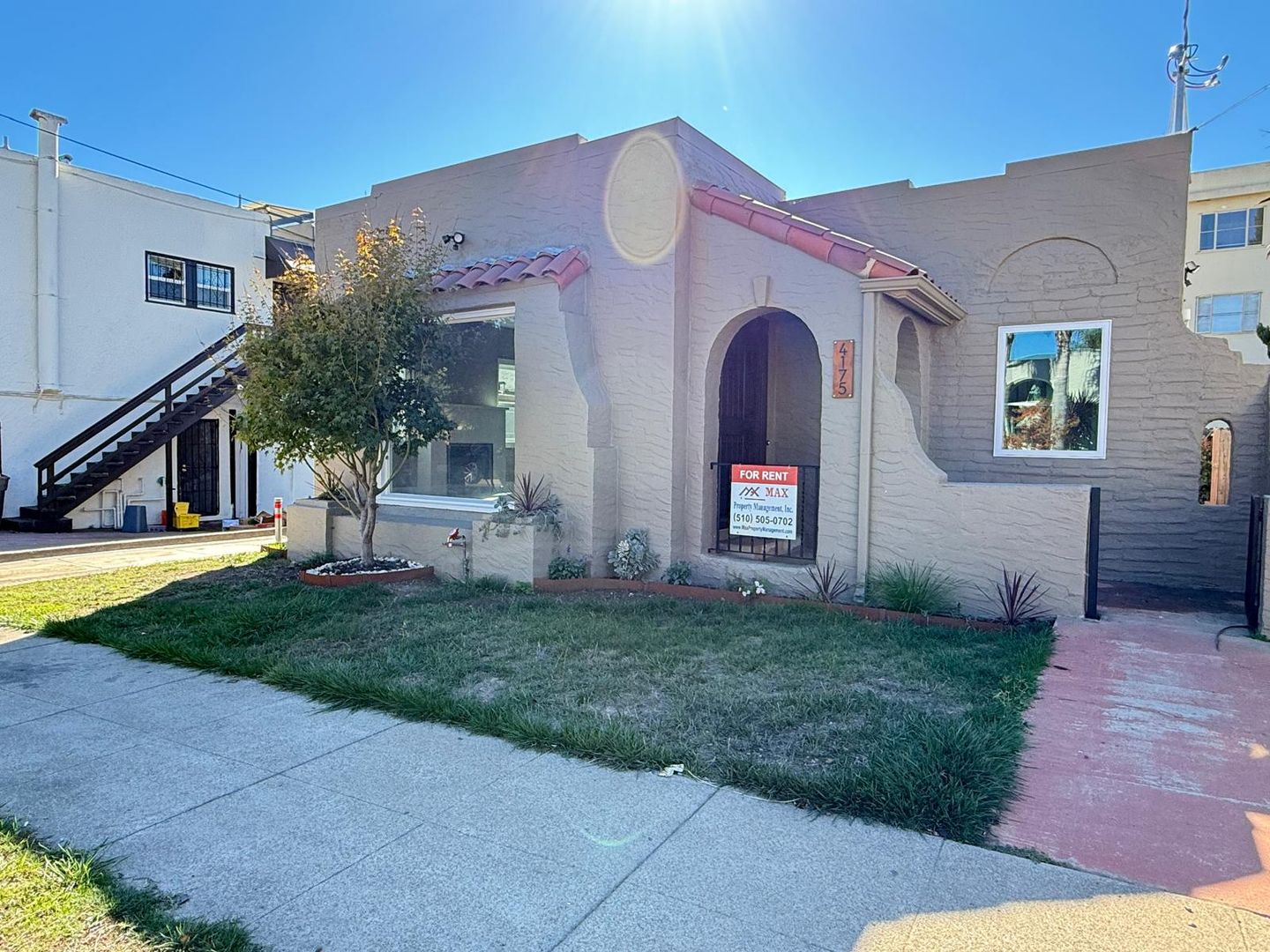 Oakland House: 4175 Culver St