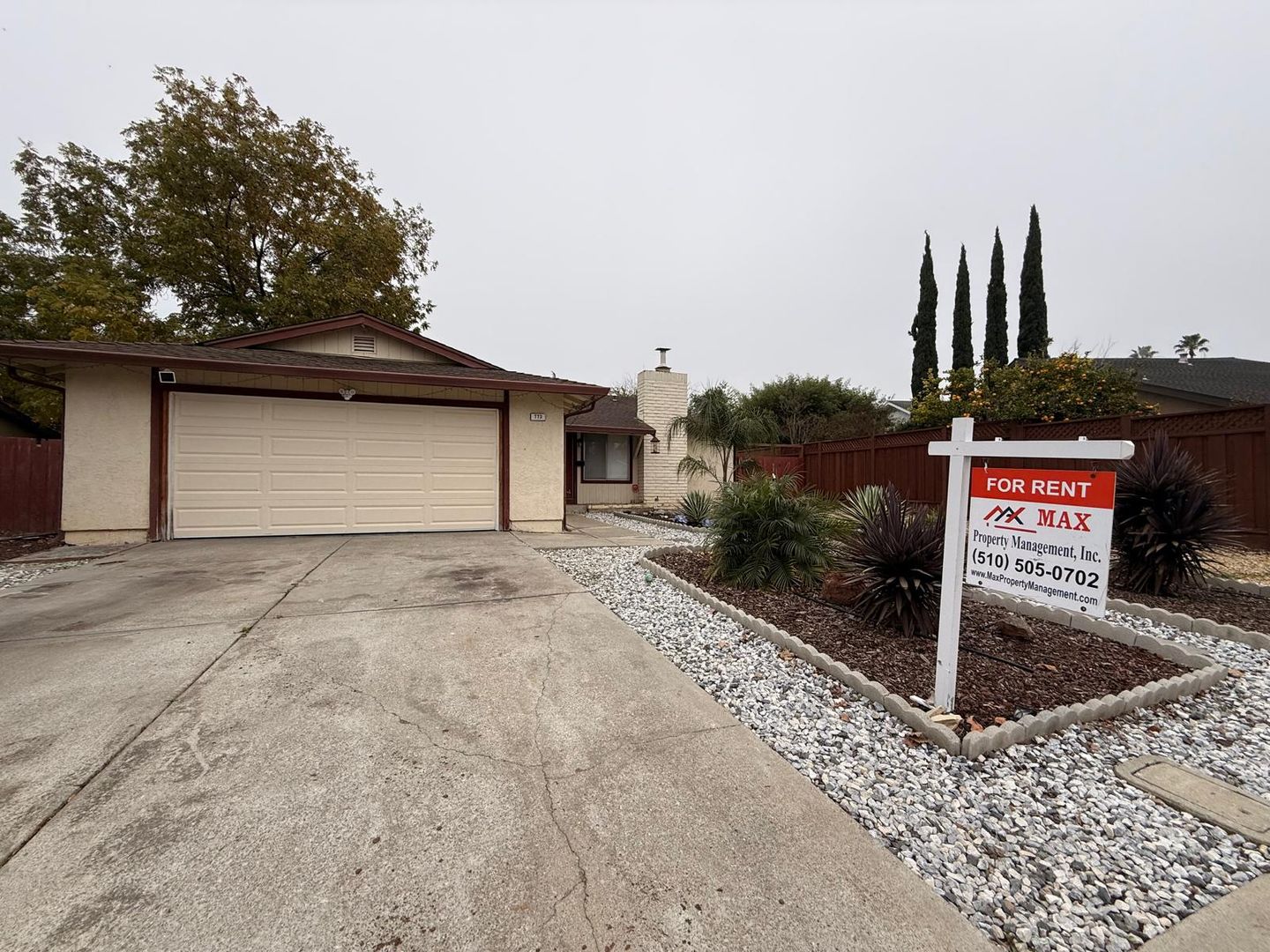 Brentwood House: 773 Valley Green Drive