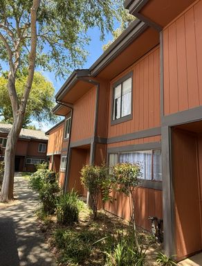 Beautiful 3 Bedroom Condominium Minutes from Fremont BART & Community Pool! – photo 1