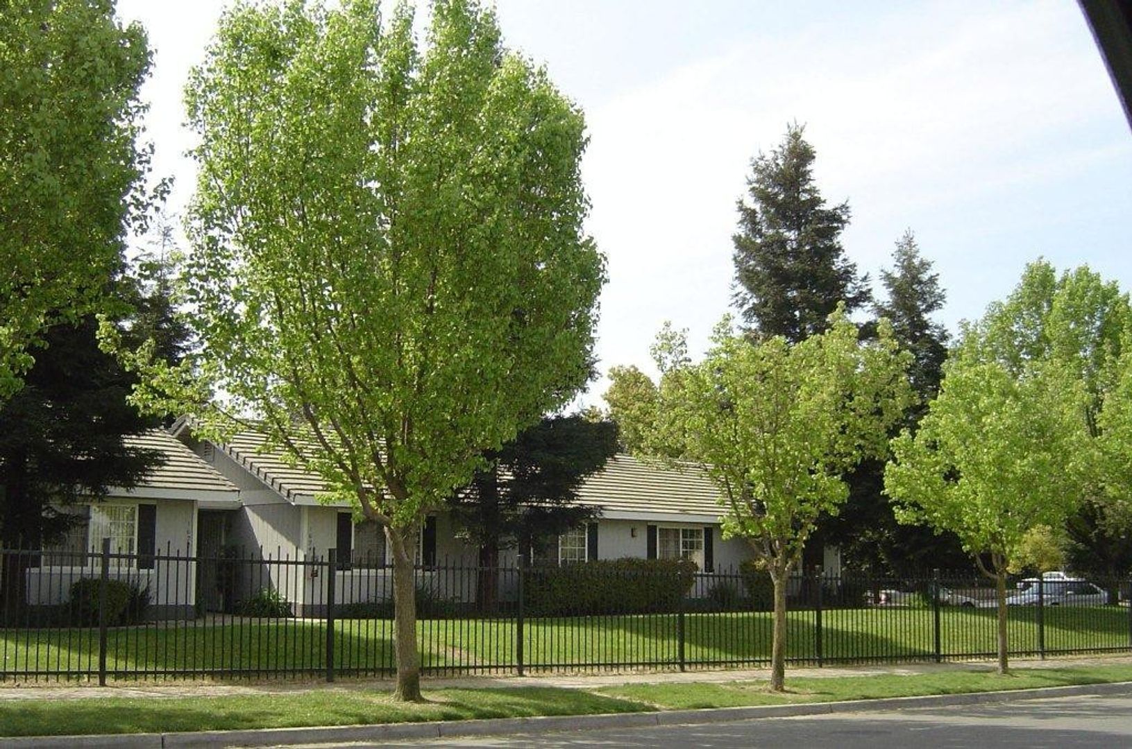 Merced Apartment: 1728 Willowbrook Dr.